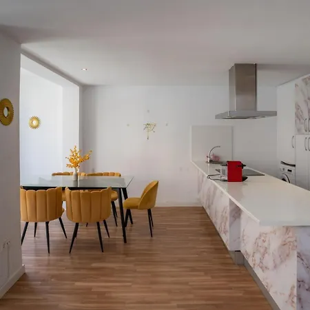 Chic Spacious *